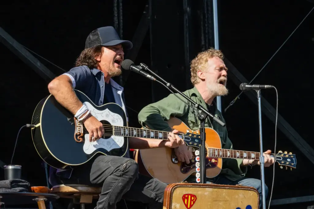 2025 Ohana Music Festival DANA POINT, CALIFORNIA - SEPTEMBER 28: Eddie Vedder (L) and Glen Hansard perform as Amanda Reckonwith live on stage during Ohana Festival at Doheny State Beach on September 28, 2025 in Dana Point, California. (Photo by Jim Bennett/Getty Images)