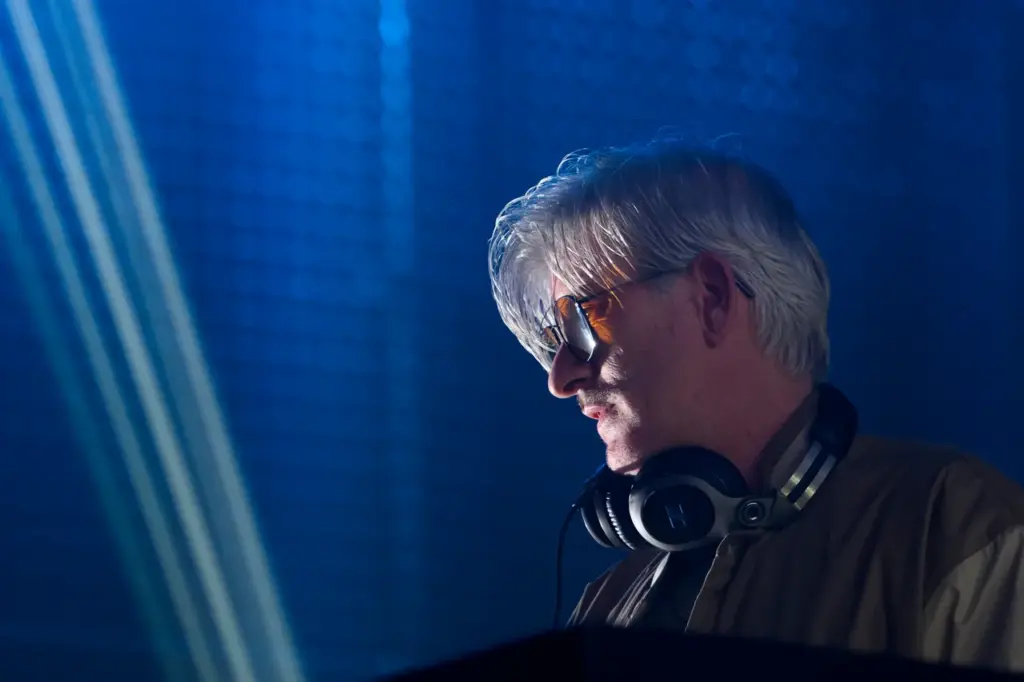 Festiv4L Signé Renault At Chalet Des Îles In Paris - Day One PARIS, FRANCE - JUNE 20: Kavinsky performs live on stage during the Festiv4L Signé Renault Festival at Chalet des Iles on June 20, 2025 in Paris, France. (Photo by Kristy Sparow/Getty Images)