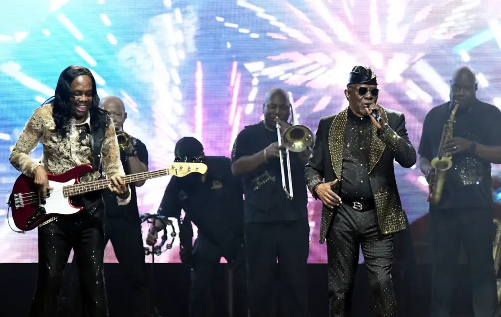 Earth, Wind, & Fire Perform At Blaisdell Arena HONOLULU, HAWAII - JUNE 13: Verdine White (L) and Philip Bailey of Earth, Wind & Fire perform at Neal S. Blaisdell Arena on June 13, 2026 in Honolulu, Hawaii. (Photo by Tim Mosenfelder/Getty Images)